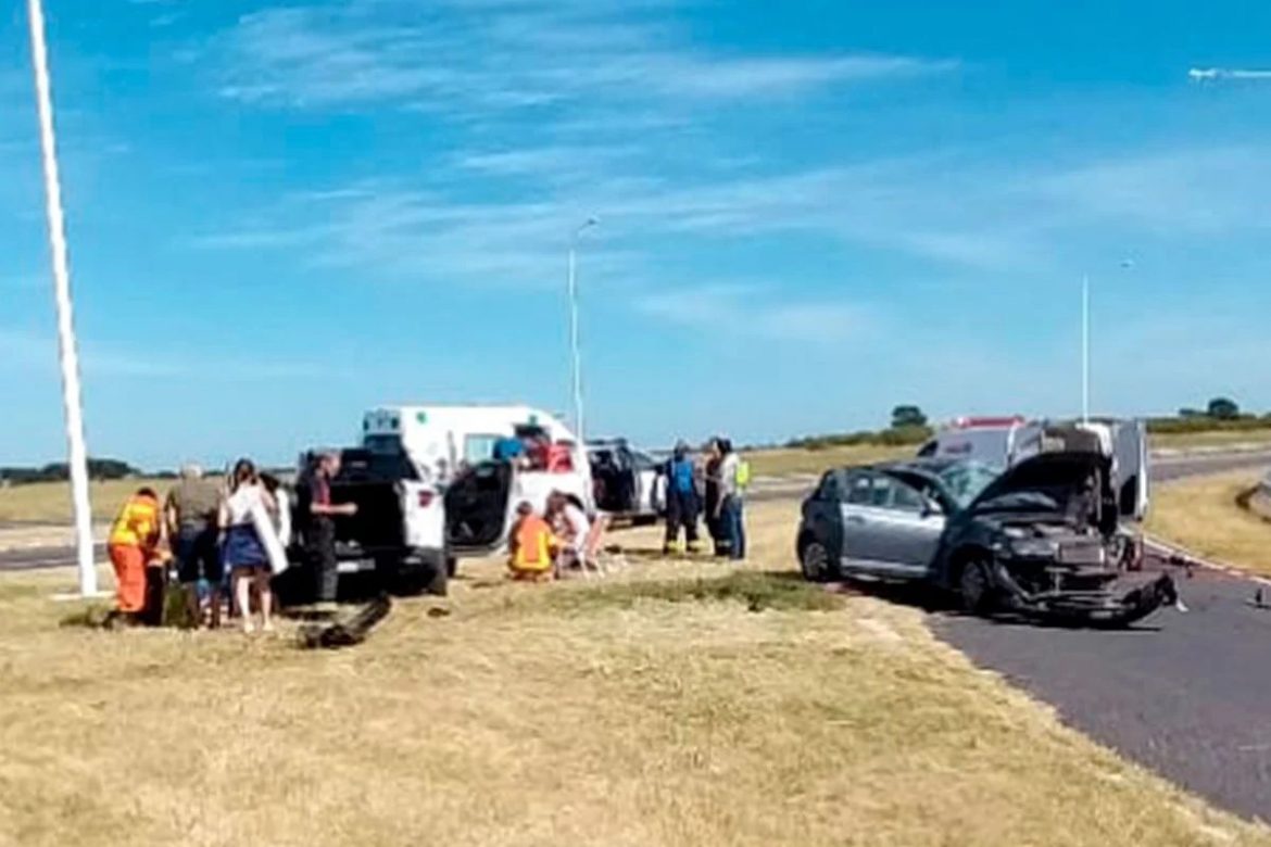 Accidente fatal en el cruce de las rutas 7 y 10: Una mujer perdió la vida y hay siete heridos