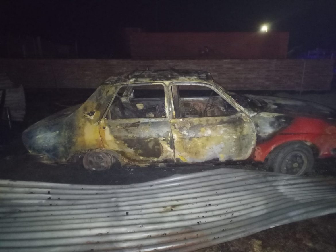 Santa Rosa: Pelea familiar terminó con un auto y una vivienda incendiada