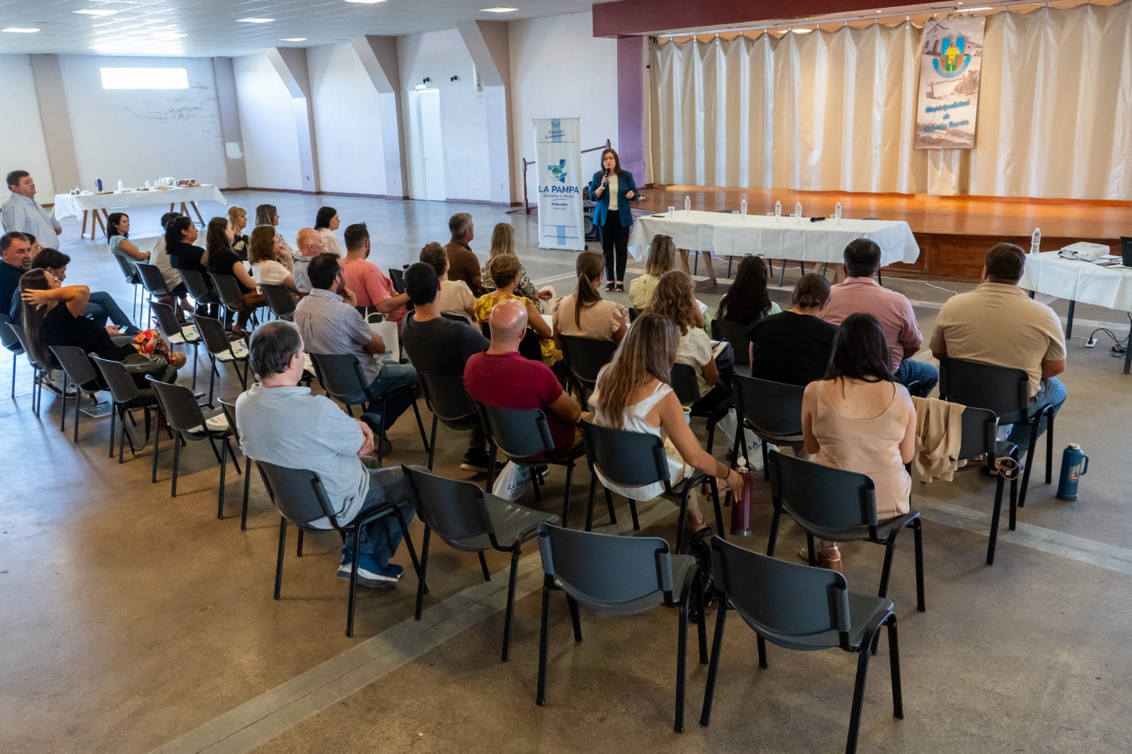 La Ministra de Producción se reunió con intendentes en Colonia Barón