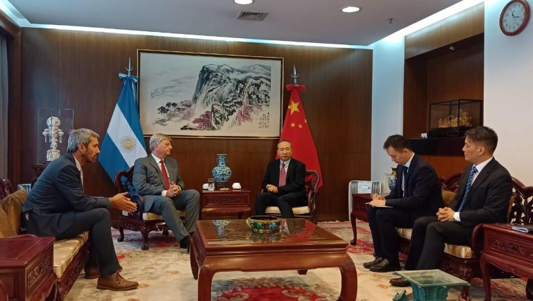 El gobernador Ziliotto se reunió con el embajador de China para fortalecer la relación bilateral