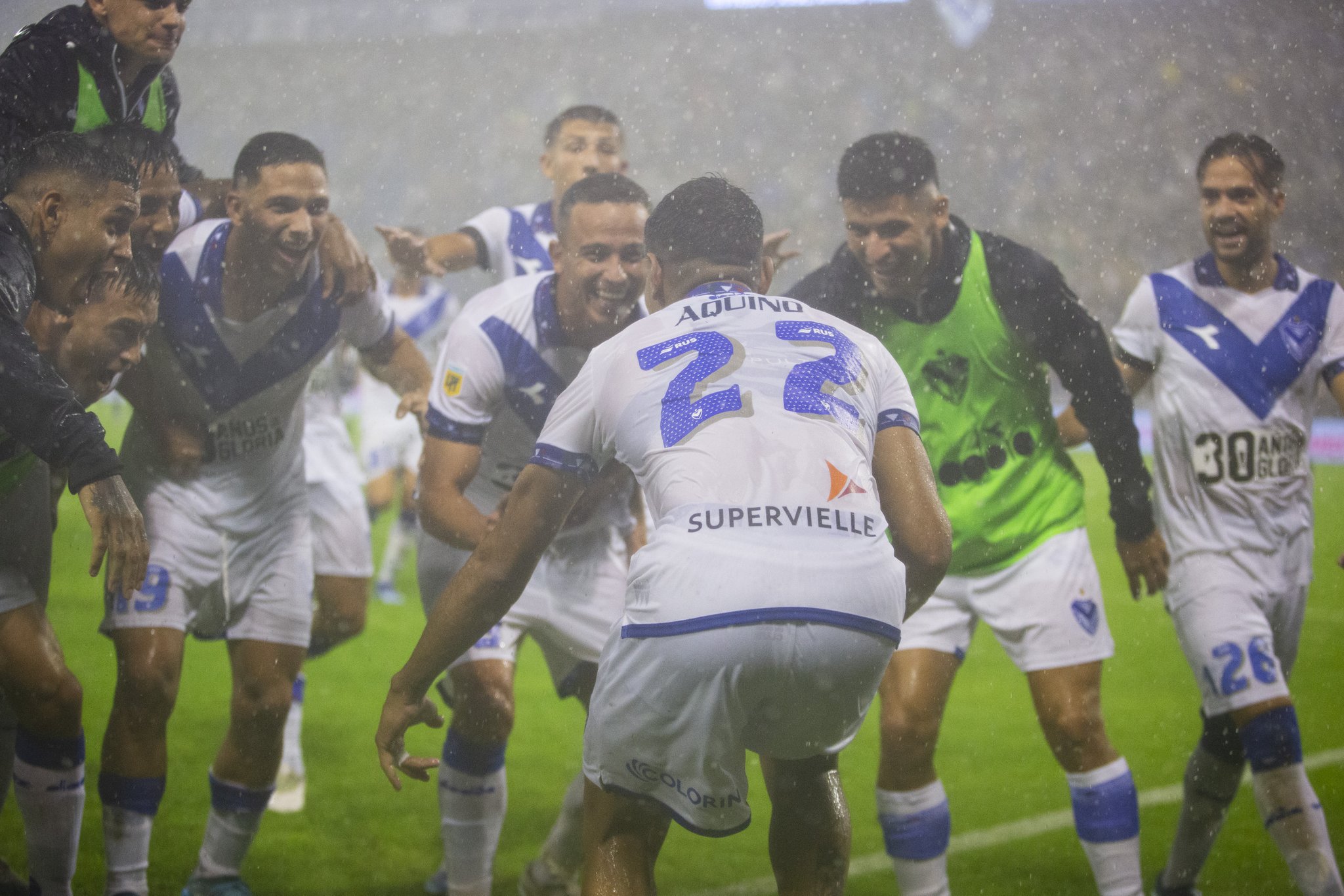 Fútbol: Vélez consiguió la primera victoria en el torneo