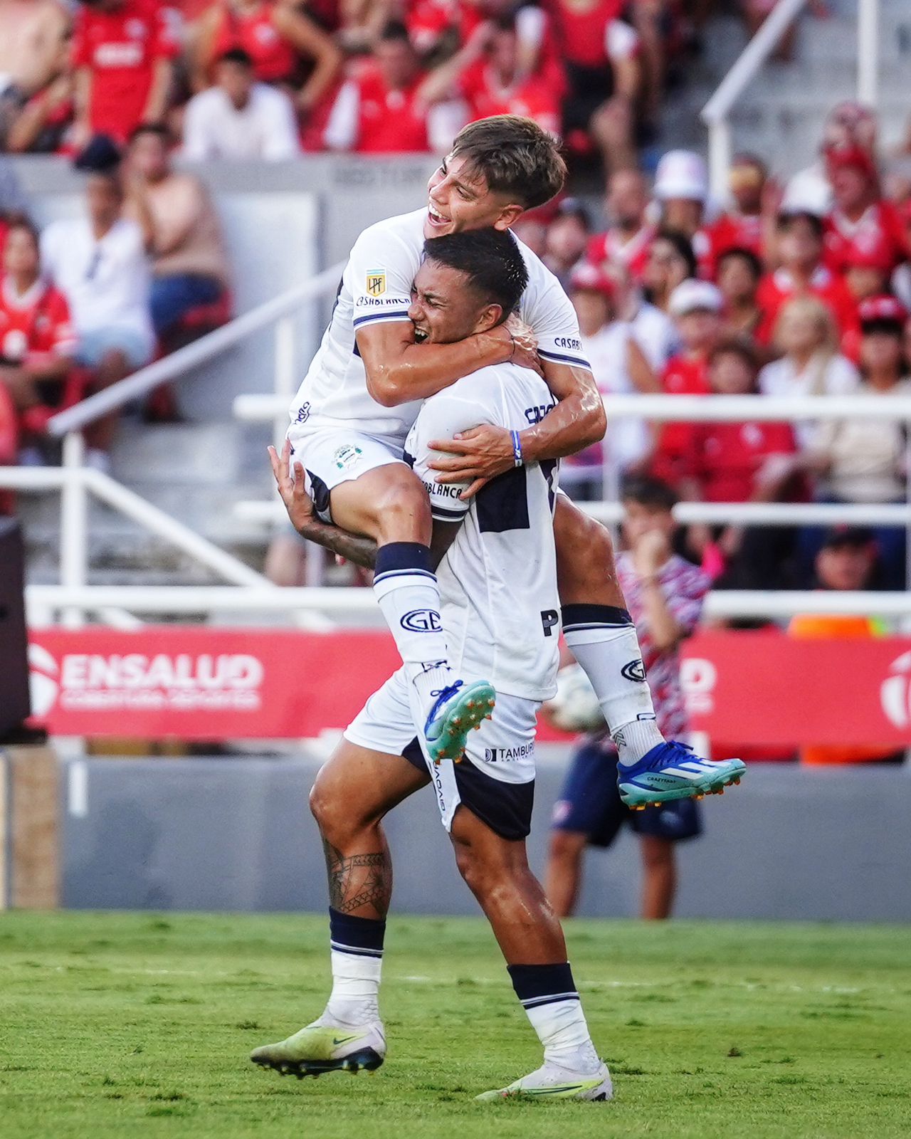 Fútbol: Independiente cayó ante Gimnasia en Avellaneda y perdió el invicto