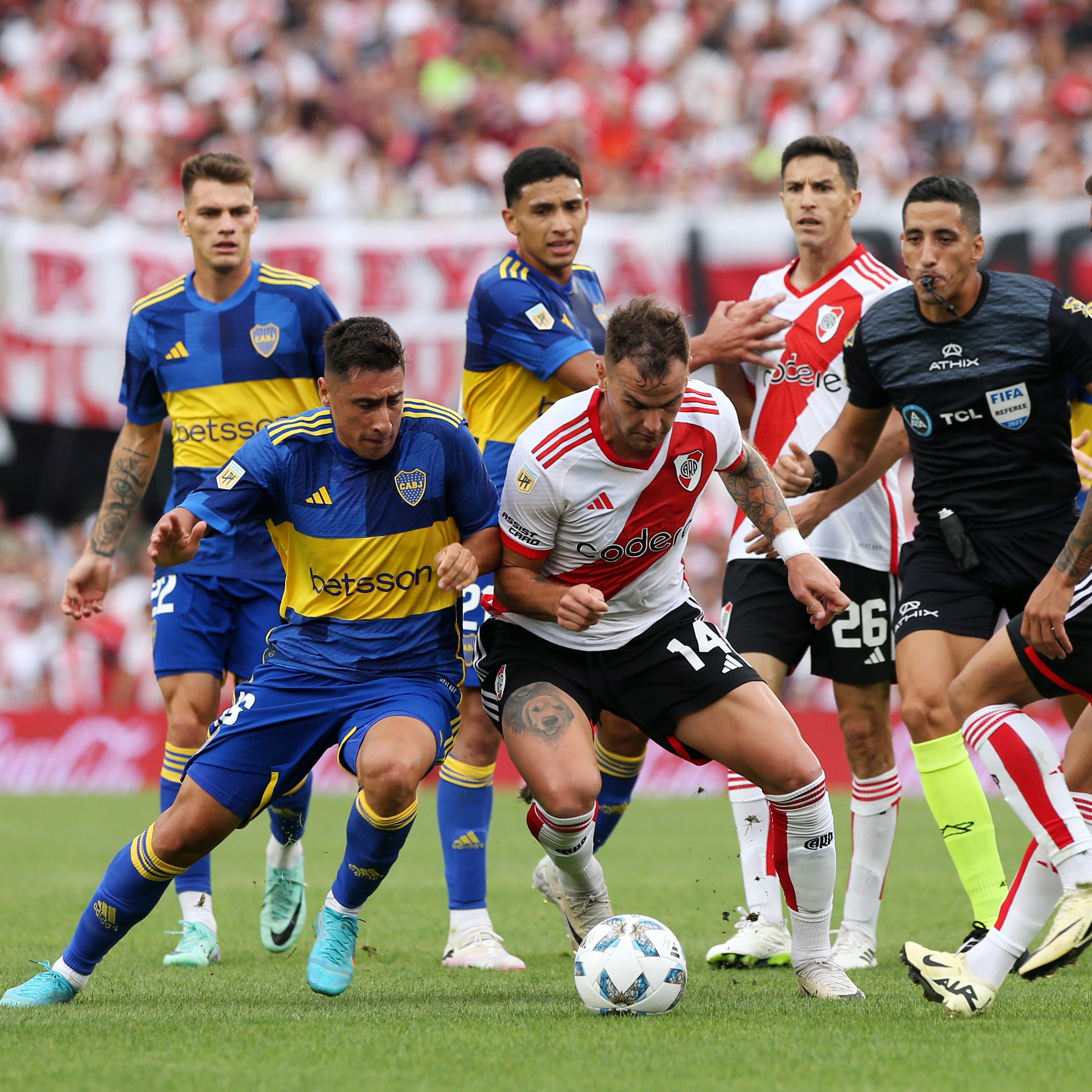 Fútbol: River y Boca igualaron 1 a 1 en un clásico vibrante