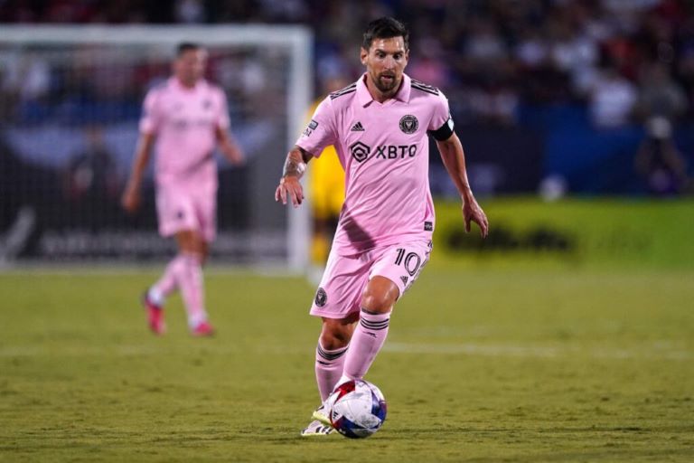 Fútbol: Messi se entrenó a la par del grupo y podría jugar contra Monterrey