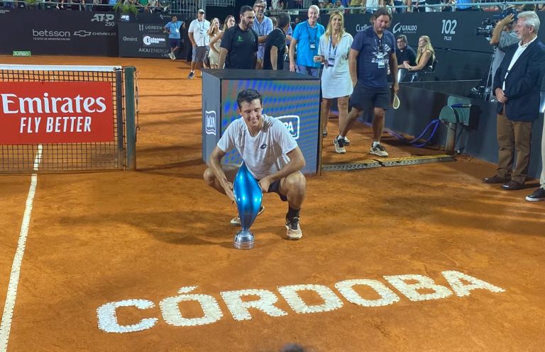 Tenis: El ítalo argentino Darderi no le dio a chances a Bagnis y se consagró en el ATP de Córdoba