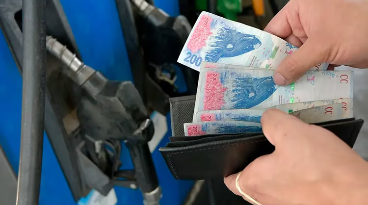 Por actualización de impuestos, en marzo vuelven a subir los combustibles