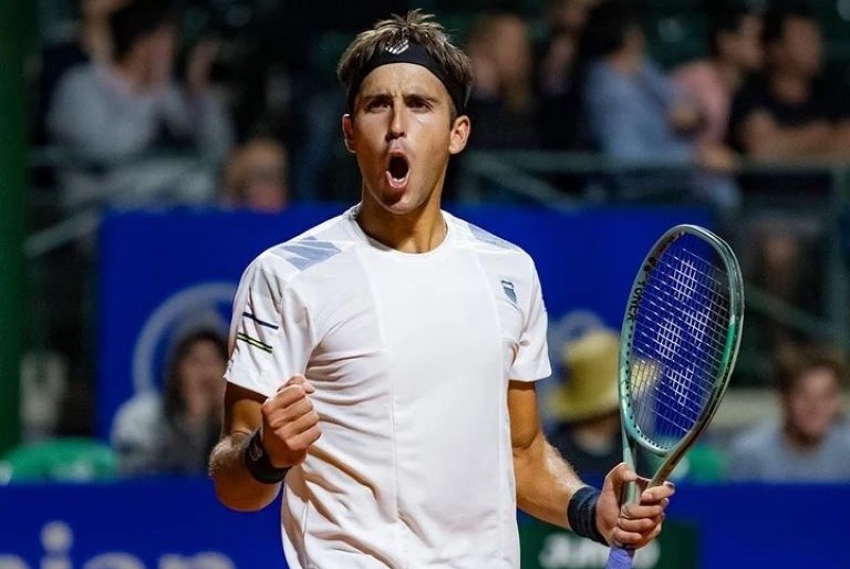 Tenis: En una jornada llena de acción para los argentinos, Etcheverry se metió en los cuartos de final de Buenos Aires