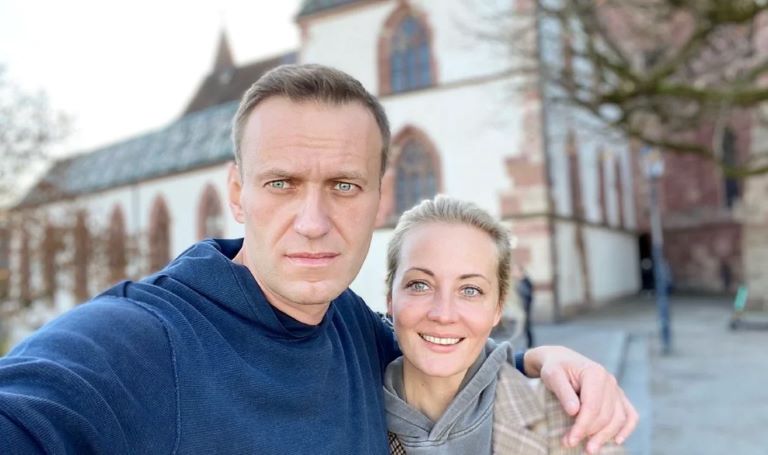 Alemania: La esposa de Navalny advierte a Putin desde Múnich, ”no quedarán impunes”