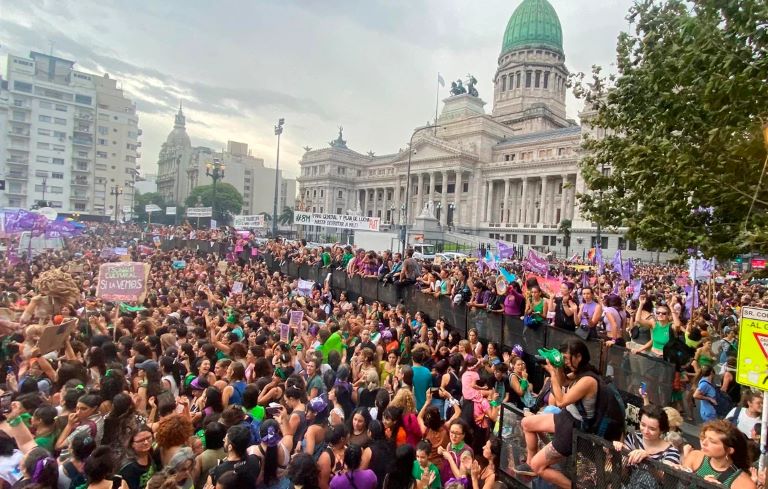 El colectivo de mujeres se movilizó en un nuevo 8M: “La libertad es nuestra y no de los mercados ni de los Gobiernos”