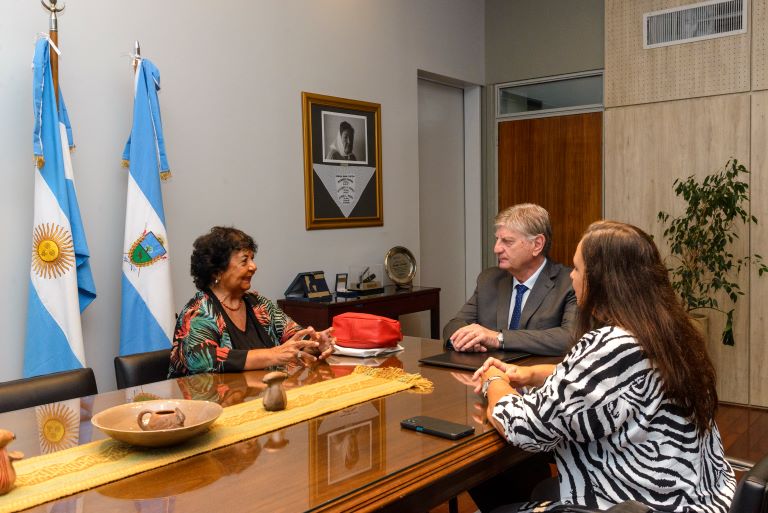 El gobernador Ziliotto se reunió con Dora Barrancos