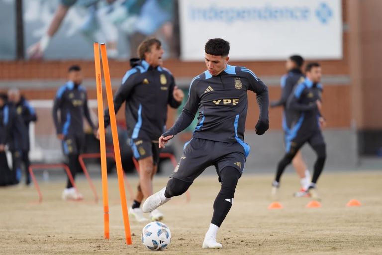 Fútbol: La selección Argentina se prepara con el foco puesto en El Salvador