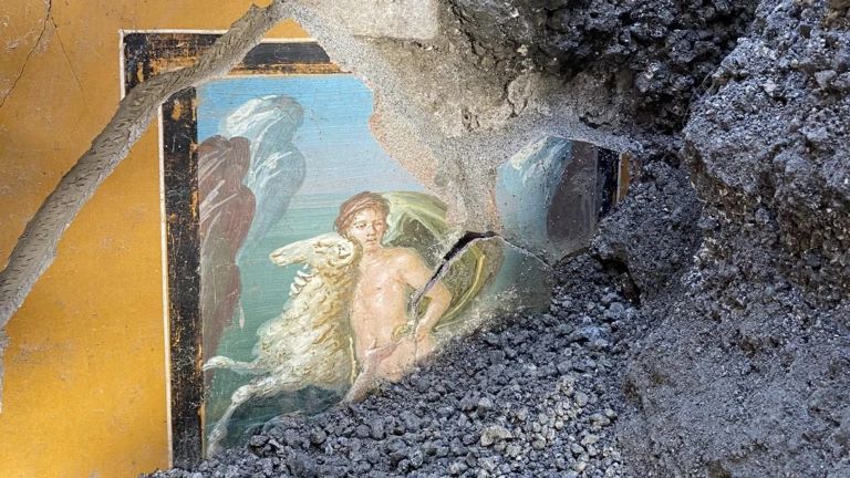 Italia: Hallaron en Pompeya frescos de 2.000 años de antigüedad que retratan el mito de Hele y Frixo