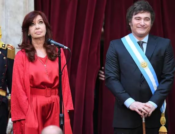 Sigue el ida y vuelta: CFK le volvió a contestar a Milei