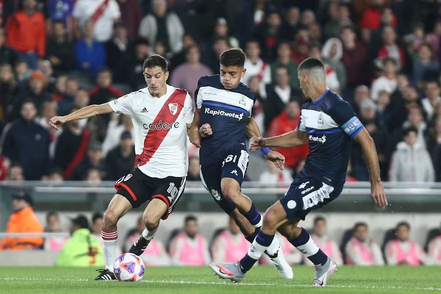 Fútbol: River juega por el liderazgo absoluto ante Gimnasia