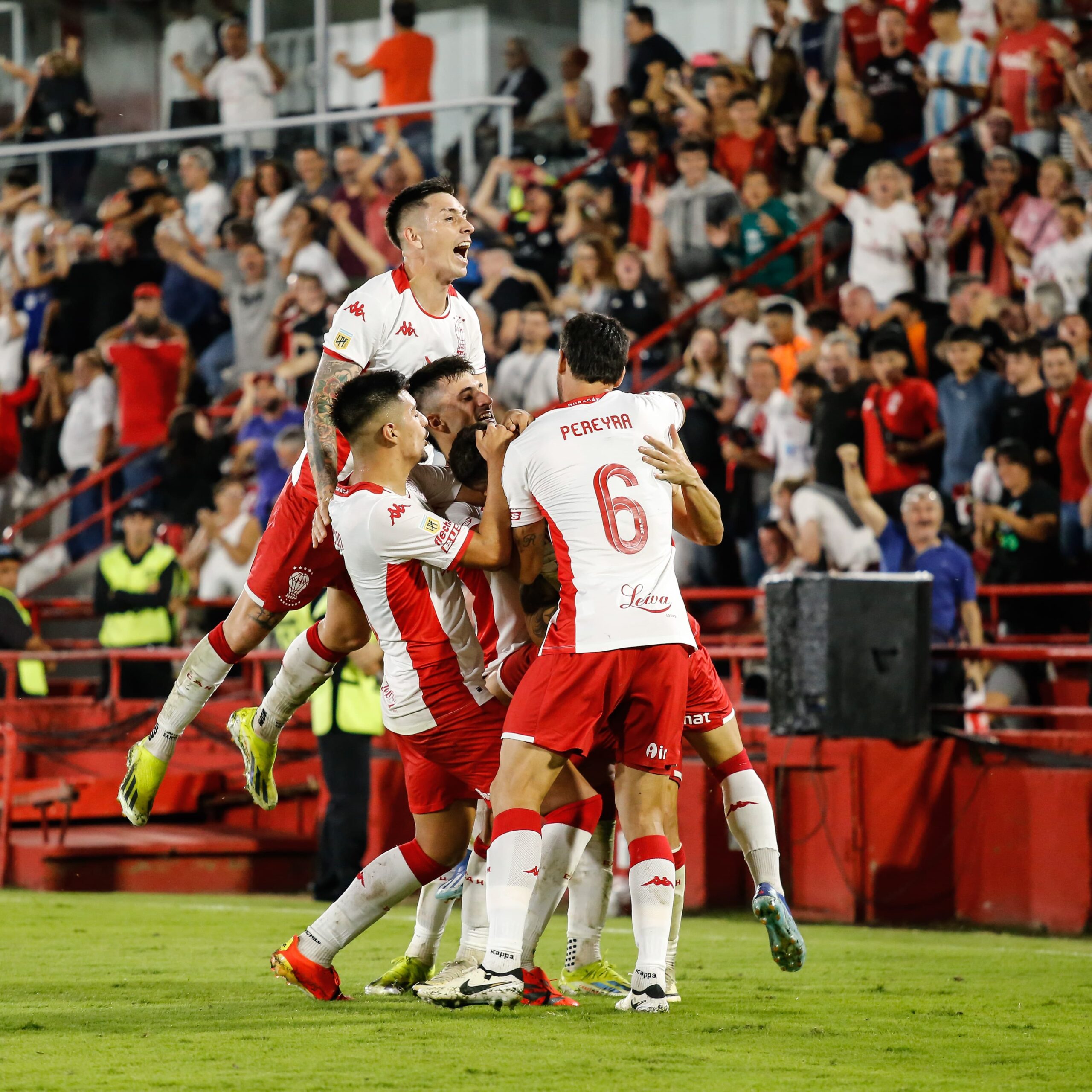 Fútbol: River cayó ante Huracán por la mínima y perdió la punta