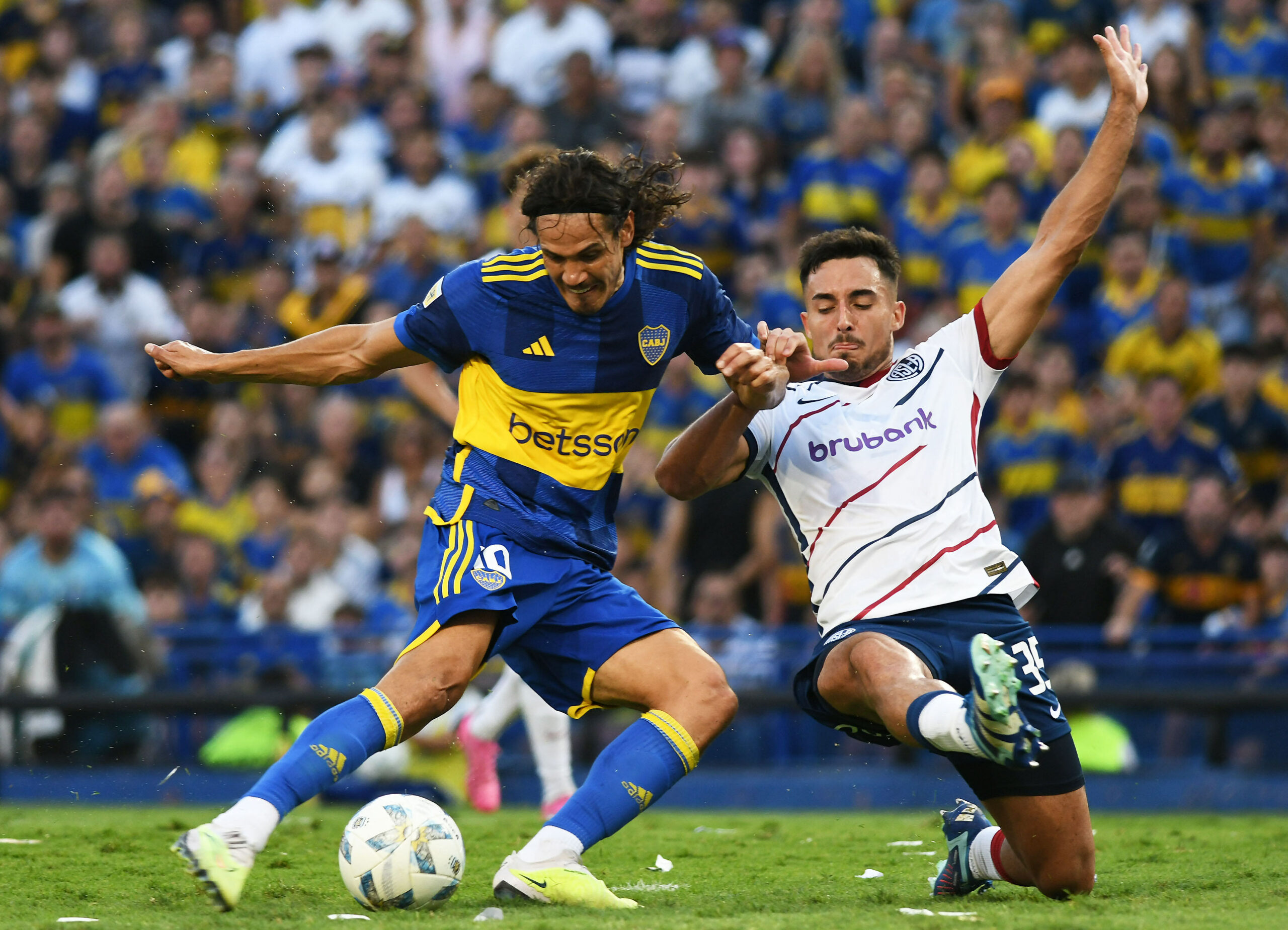 Fútbol: Boca se lo dio vuelta a San Lorenzo y se metió en la zona de clasificación