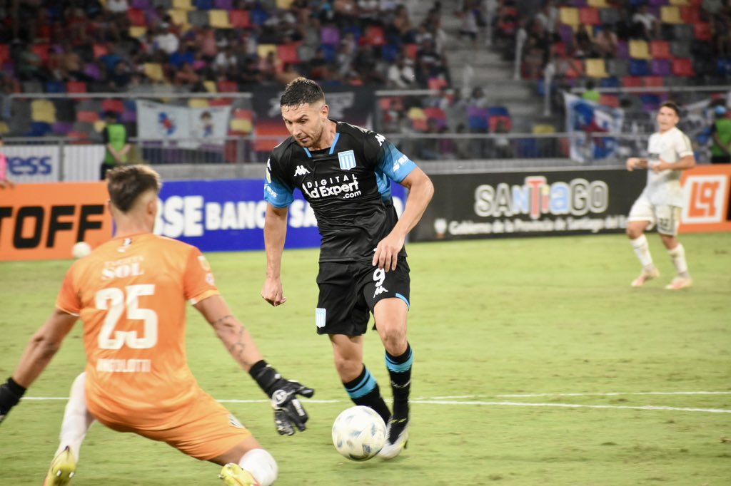 Fútbol: Racing le ganó a Central Córdoba con tres goles de Maravilla Martínez