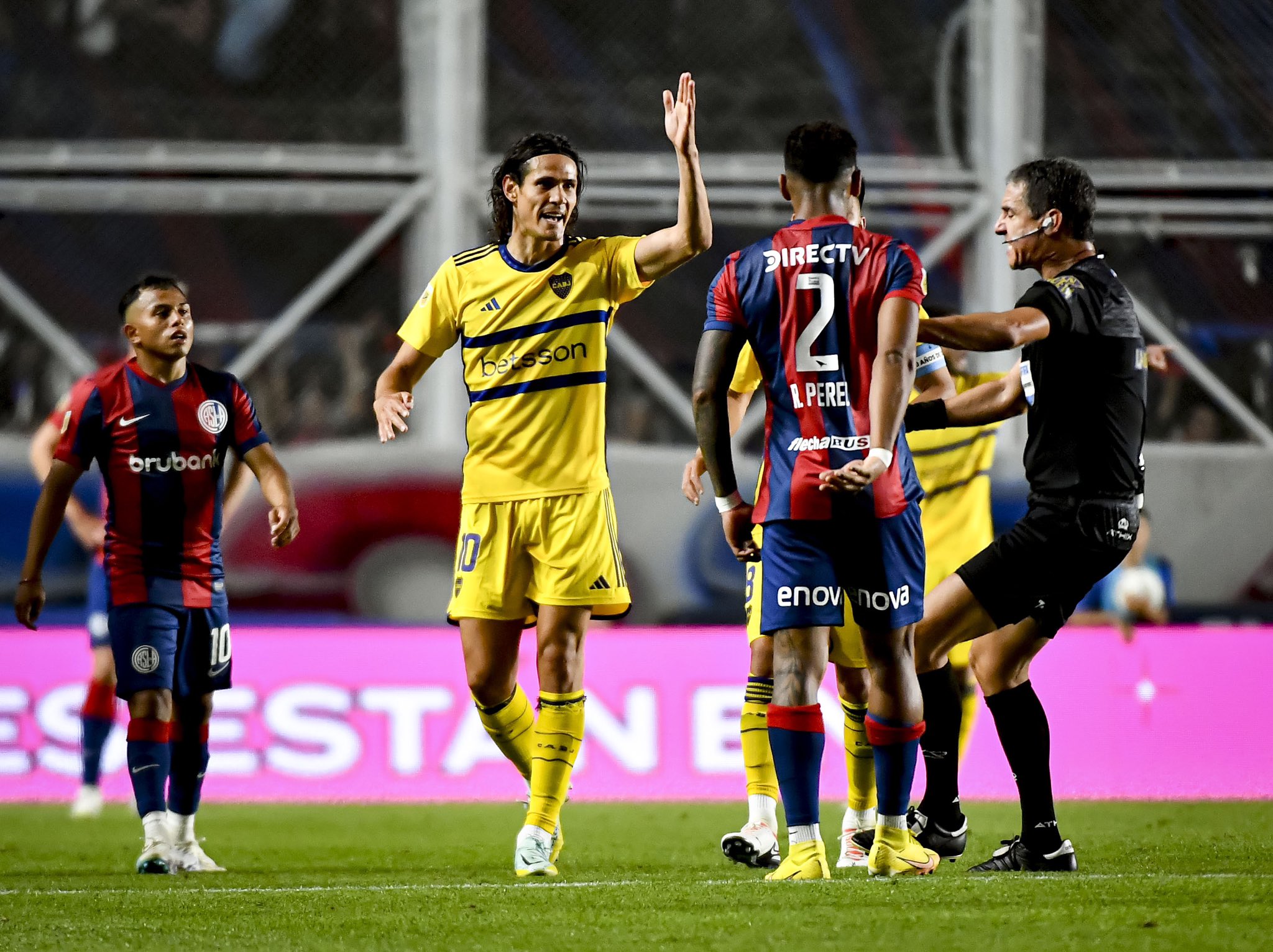 Fútbol: Boca y San Lorenzo se enfrentan en un nuevo clásico en La Bombonera