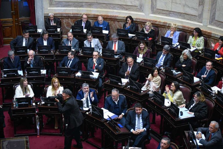 El DNU de Milei se discutirá mañana en el Senado y se tensa la relación entre la Casa Rosada y el Congreso