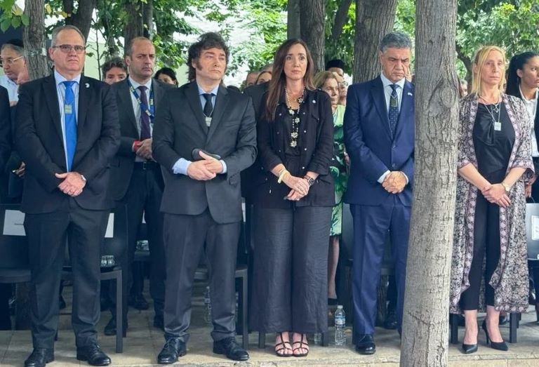 Milei se mostró con Villarruel en el acto por el aniversario del atentado a la embajada de Israel