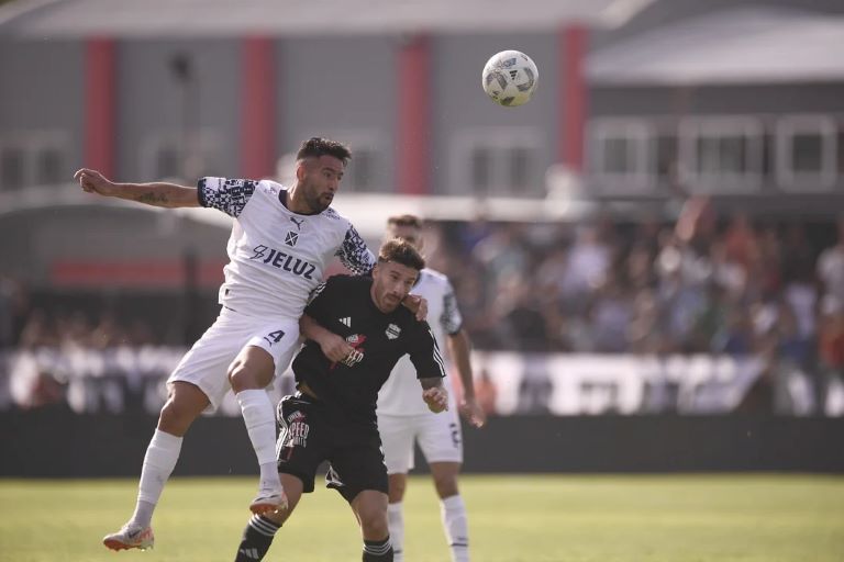 Fútbol: Independiente tuvo un partido para el olvido, cayó ante Riestra y complicó su futuro en la Copa de la Liga