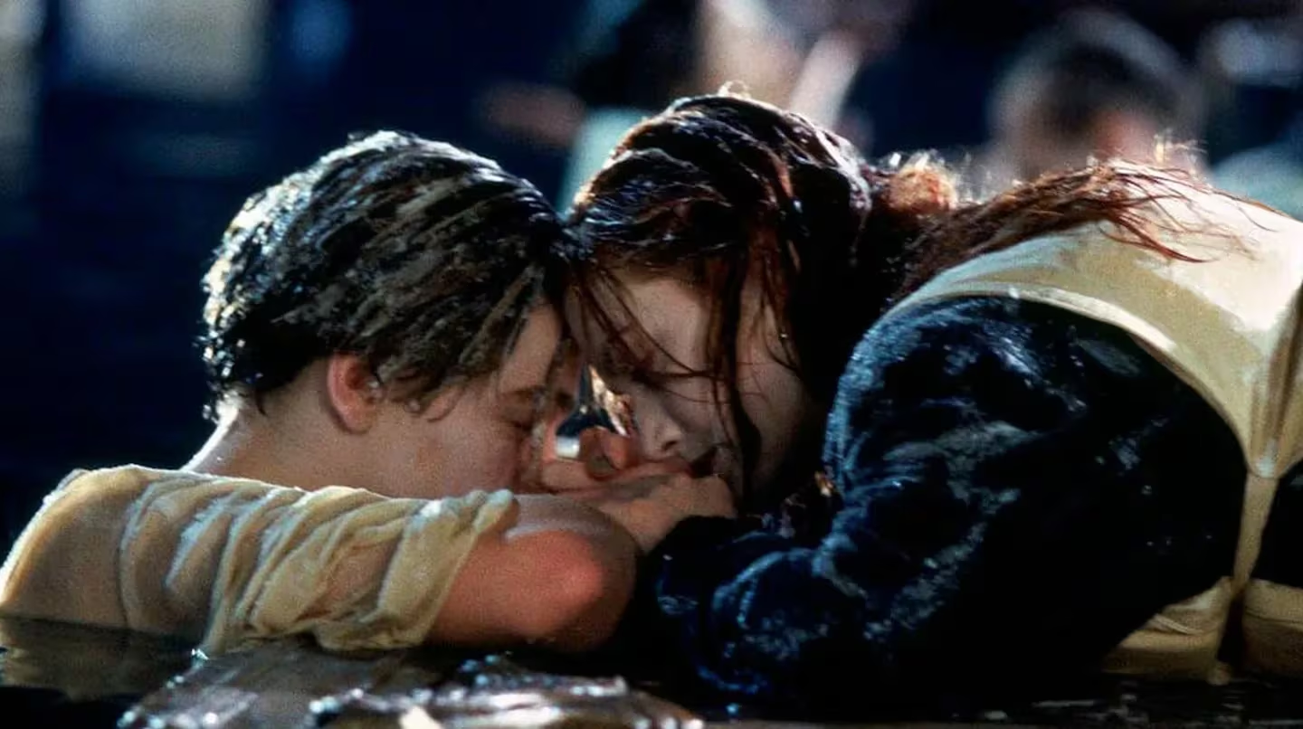 ¿Cuánto pagaron?: Subastaron la famosa puerta de “Titanic” en la que “no entraba” el personaje de Leonardo DiCaprio