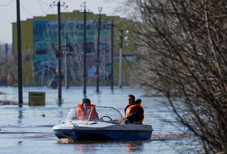 Rusia: El Gobierno pide la evacuación masiva de una ciudad debido a las inundaciones