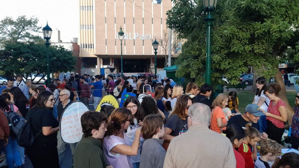 Una multitud participó en defensa de la ciencia