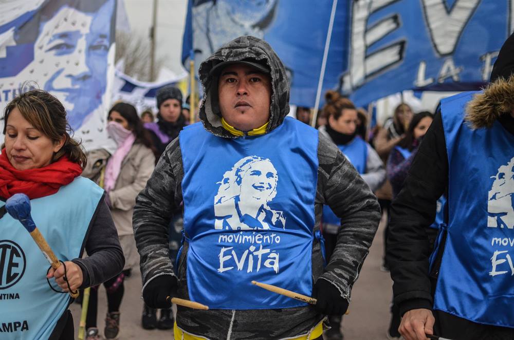 Organizaciones sociales marchan en el centro santarroseño contra el ajuste