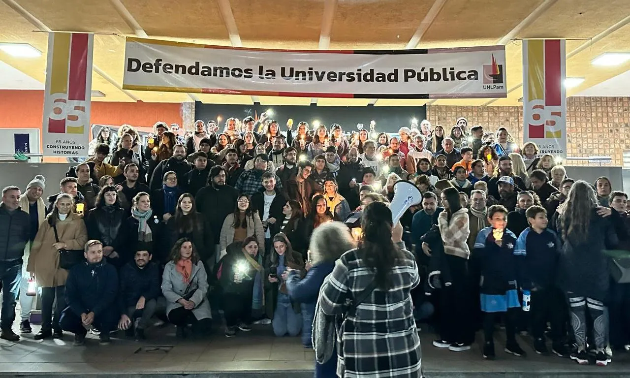 Realizaron el abrazo simbólico a la UNLPam