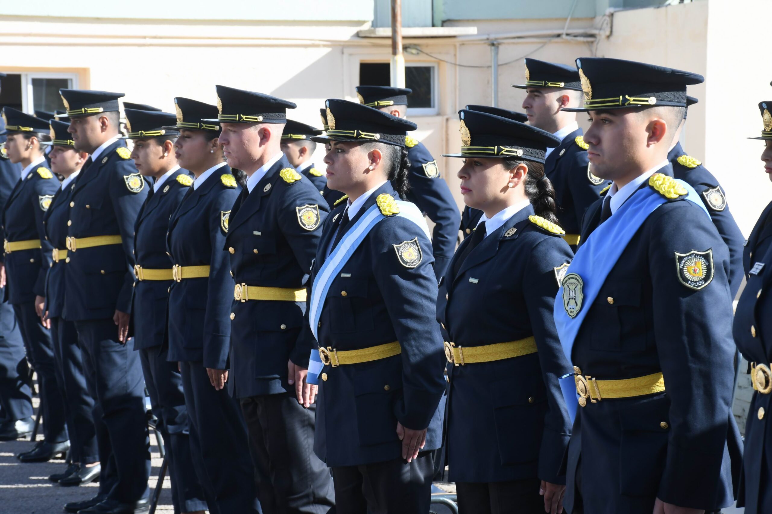 Egresaron 57 agentes de la policía