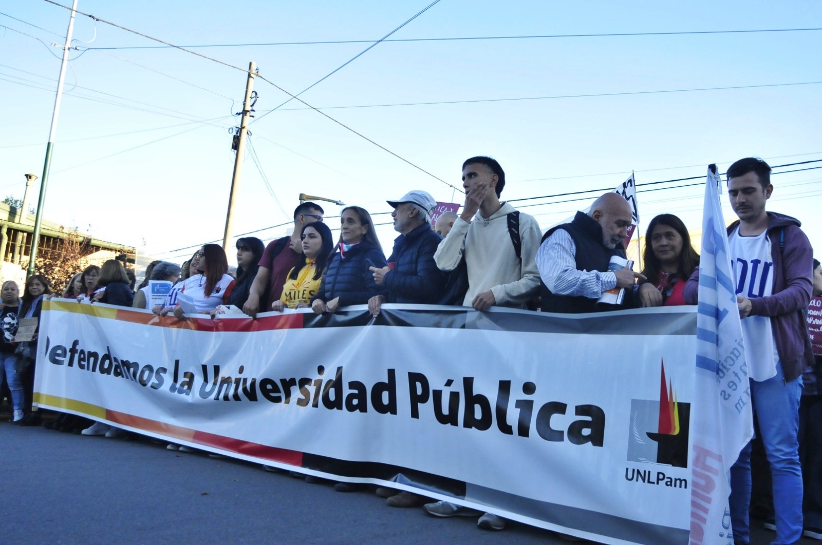 Convocan a realizar un “abrazo simbólico” al edificio de la UNLPam