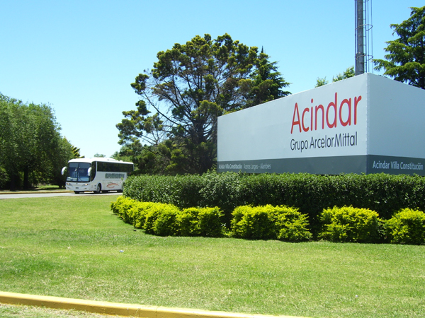 Acindar extiende el parate de la empresa por tres semanas con suspensiones y hay rumores de un sector que pararía por 75 días