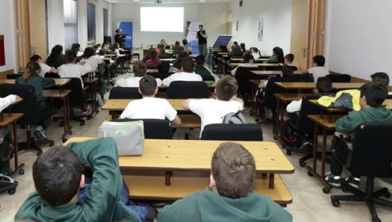 En la Argentina, casi un 28% de estudiantes cursan en escuelas de educación privada, según un informe