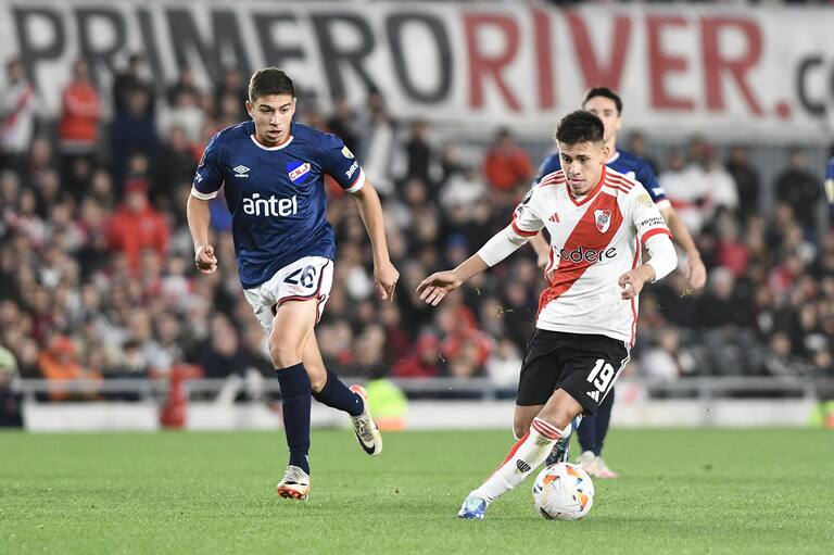 Fútbol: River visita a Nacional de Uruguay en busca de la clasificación a octavos