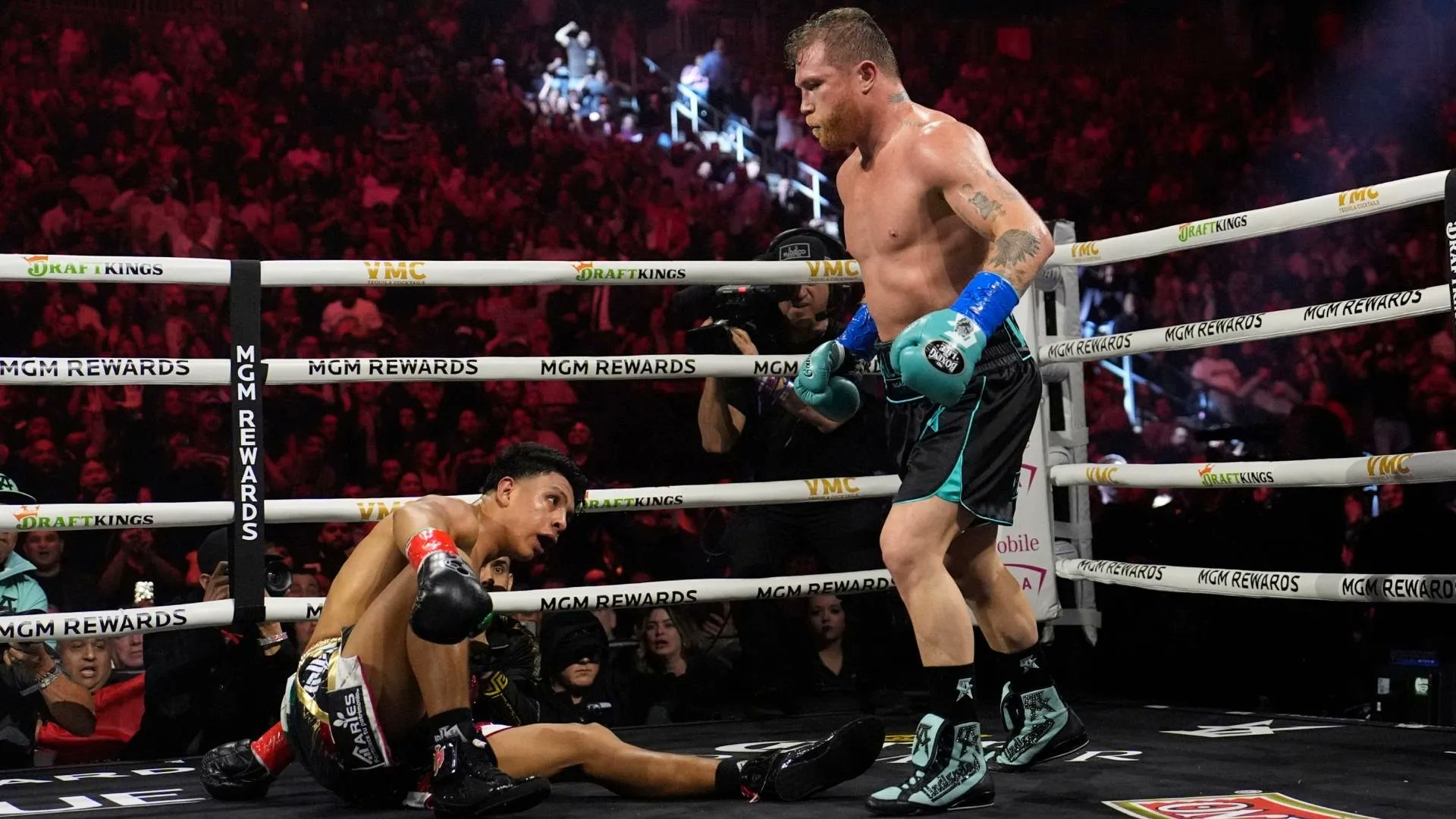 Boxeo: En una pelea vibrante, Canelo Álvarez venció a Munguía por decisión unánime