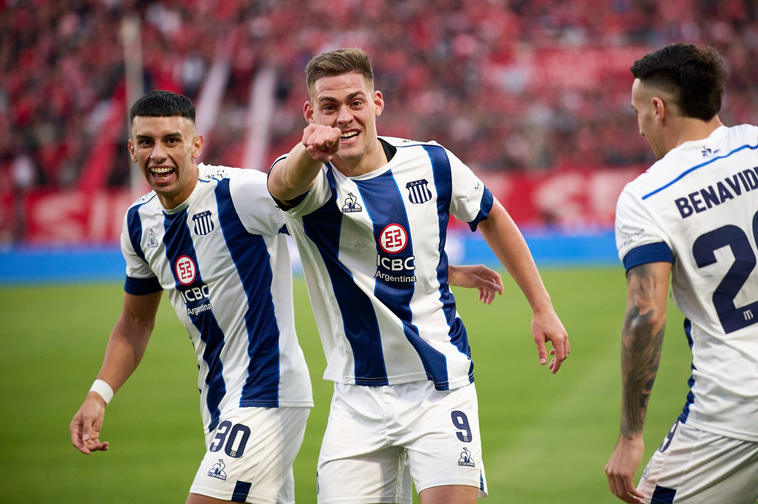 Fútbol: Talleres goleó a Independiente en Avellaneda