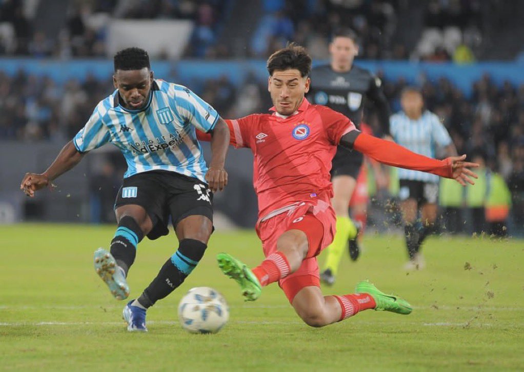 Fútbol: Racing goleó a Argentinos y dejó una buena imagen