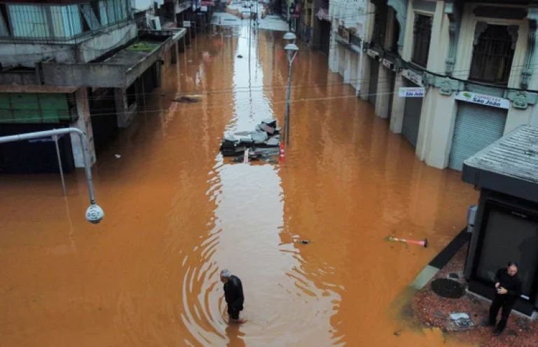 Brasil: Aumentan a 66 los muertos por las lluvias en el sur del país y más de 100 siguen desaparecidos