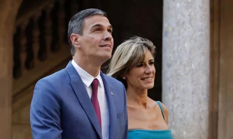 España: Pedro Sánchez dice que su mujer es “honesta” y confía en que la Justicia archivará su causa