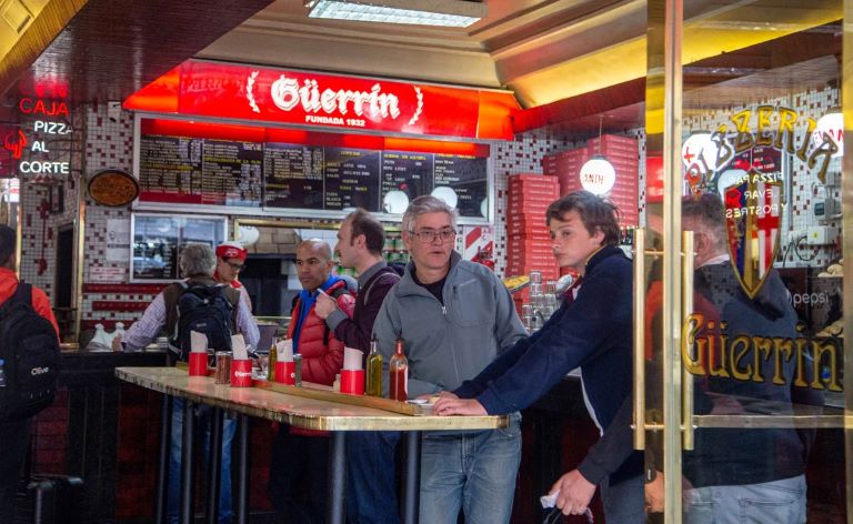 Por el efecto recesión, advierten que el consumo masivo cayó 20,4% interanual en abril