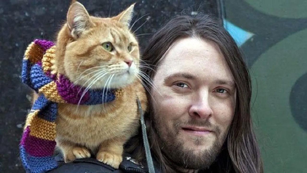 Quién es James Bowen, el músico callejero que se volvió millonario gracias a un gato rescatado