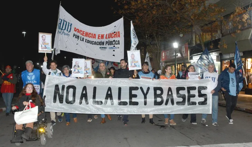 Santa Rosa: Manifestación y vigilia en reclamo de la Ley Bases