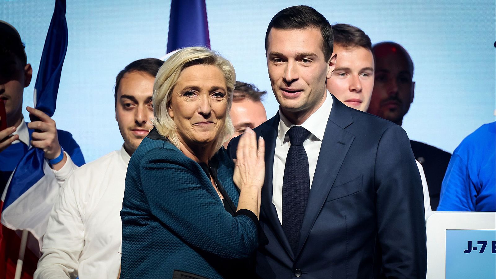 Elecciones Francia: La extrema derecha de Le Pen se impone en primera vuelta mientras el partido de Macron quedaría tercero