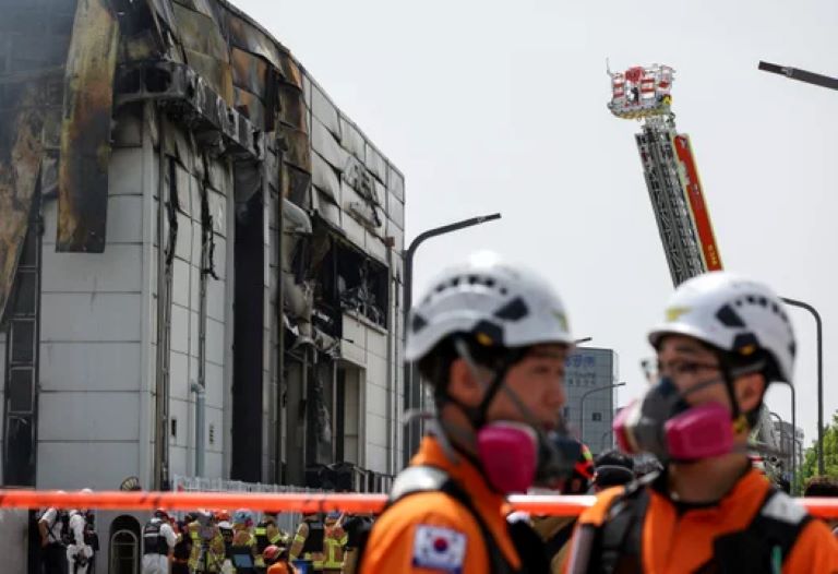 Corea del Sur: Trágico incendio en una fábrica de baterías provocó 22 muertos y 5 desaparecidos