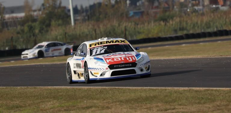 Automovilismo: Matías Rossi se quedó con el triunfo en la quinta fecha del Top Race