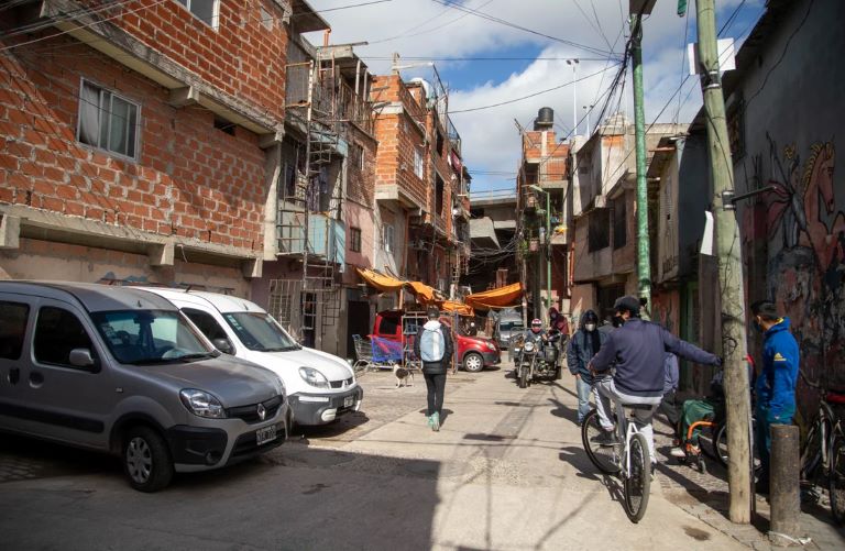 La pobreza bajó al 34,9% en febrero último, según una proyección de la Universidad Di Tella