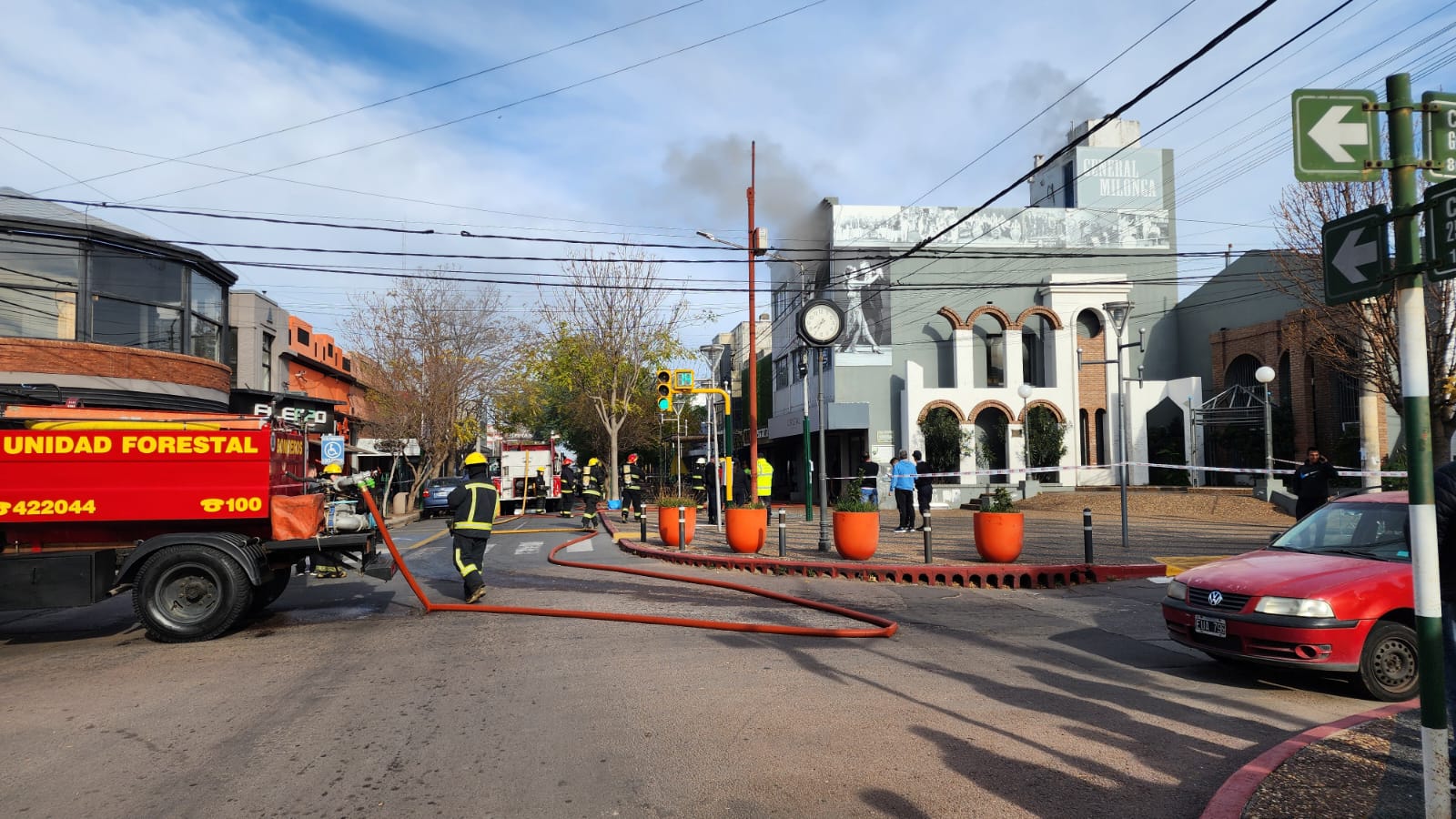 General Pico: El joven rescatado en el incendio continúa en terapia intensiva