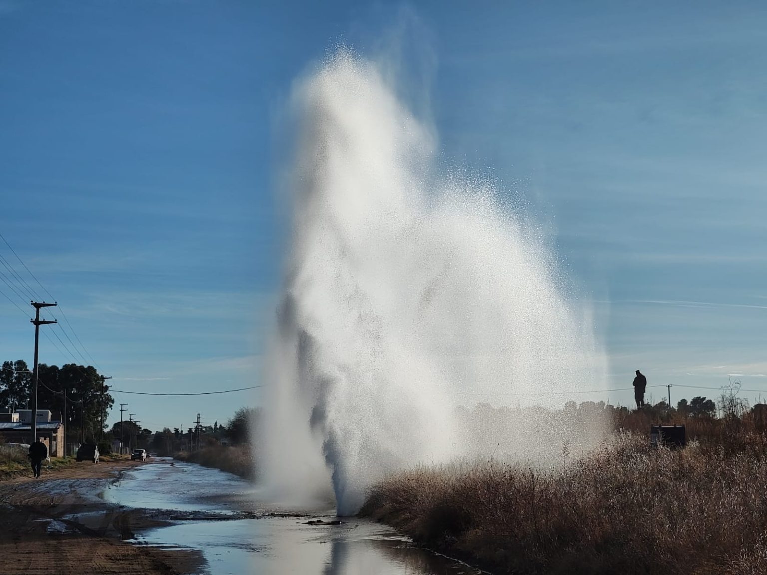 Se rompió un caño del Acueducto del Río Colorado