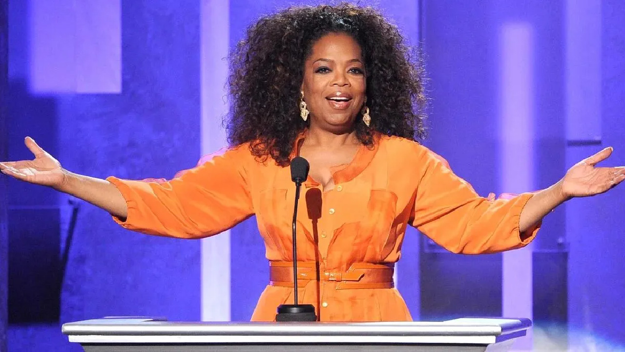 Quién es Oprah Winfrey, la periodista que nació pobre y logró ser la multimillonaria afroamericana más rica del siglo XX